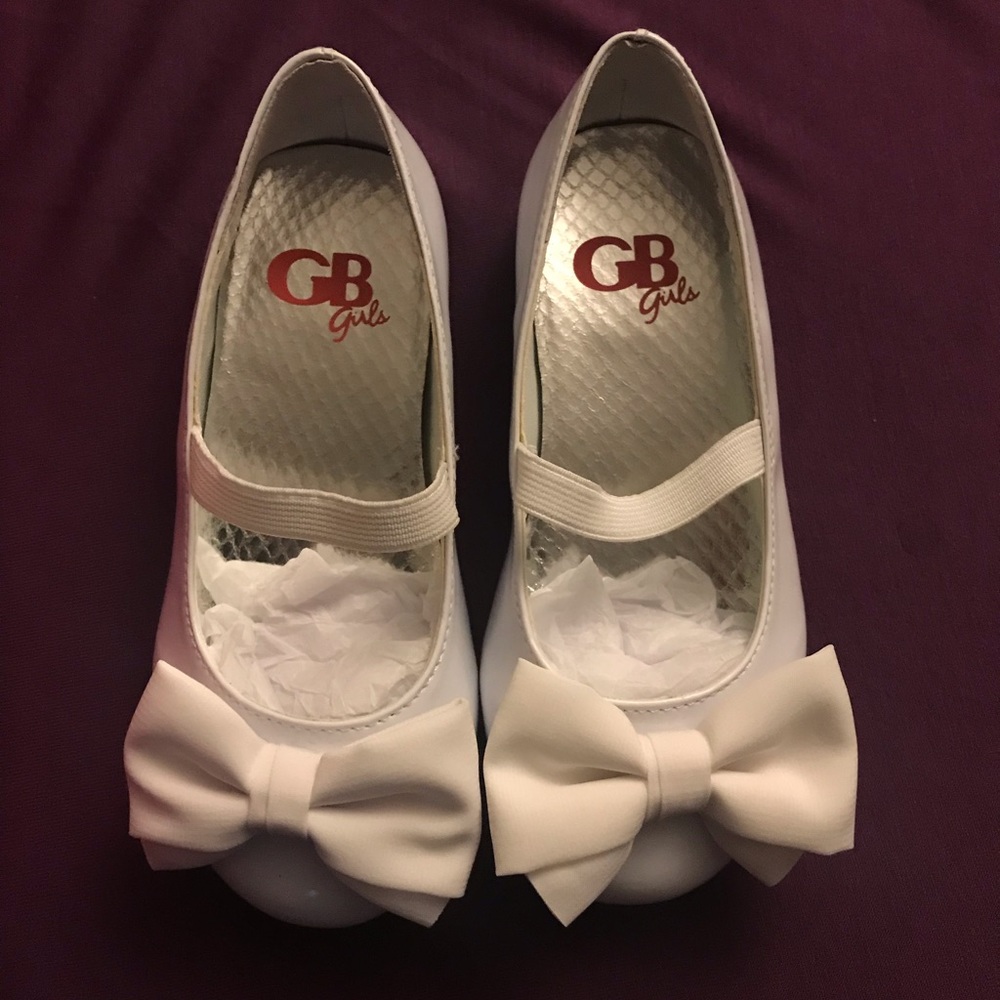 NIB GB Girls White Patent Leather Bow Ballet Flats